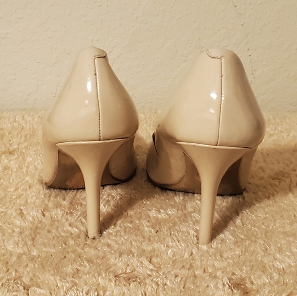 Jessica Simpson Natural Cream Patent Leather Womens Size 8. - Picture 4 of 6